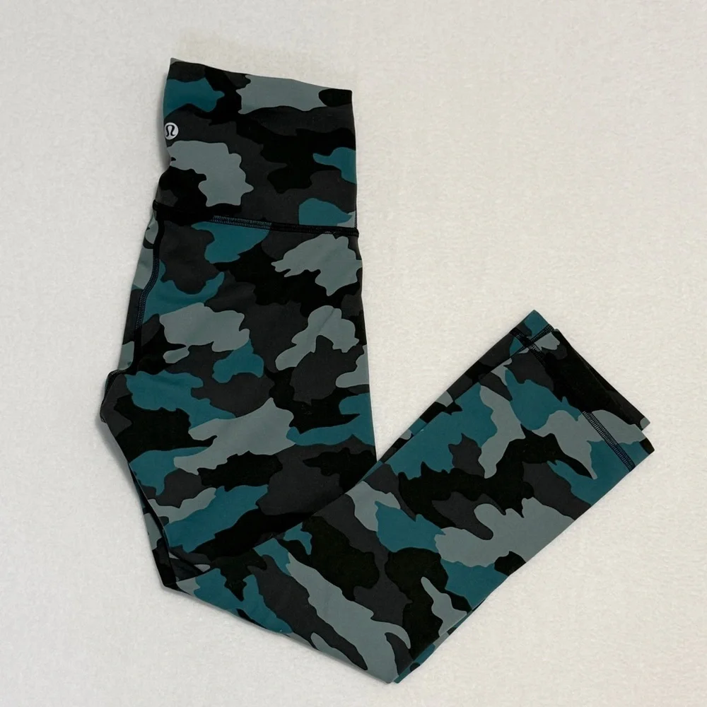 Lululemon Athletica Camouflage Leggings Size 4